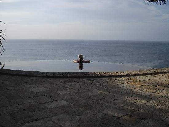 ai322.photobucket.com_albums_nn423_gfrz_Indonesia_micksplace_bali_pool_1.jpg