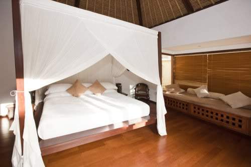 ai322.photobucket.com_albums_nn423_gfrz_Indonesia_puri_mas_suite.jpg