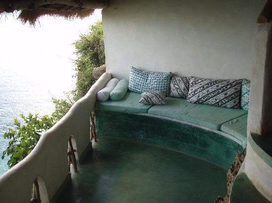 ai322.photobucket.com_albums_nn423_gfrz_Indonesia_the_temple_lodge_cliff.jpg