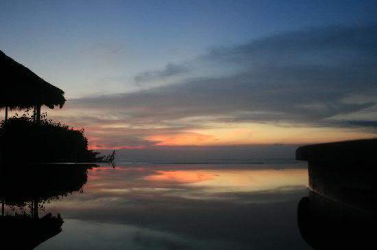 ai322.photobucket.com_albums_nn423_gfrz_Indonesia_the_temple_lodge_infinity_pool.jpg
