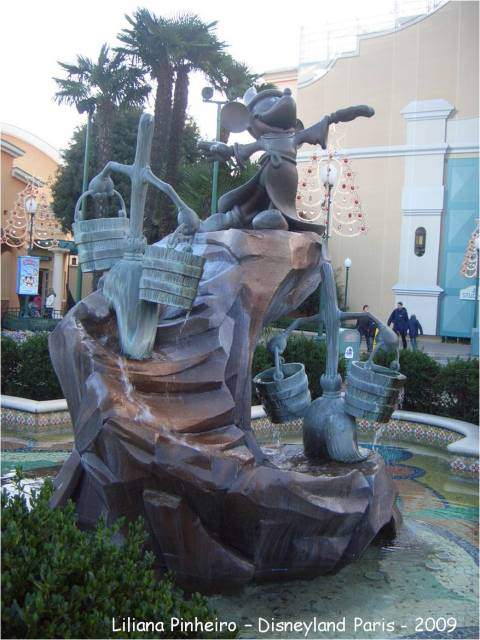 ai365.photobucket.com_albums_oo91_LilianaPinheiro_Disneyland_20Paris_202009_Disney200933A.jpg