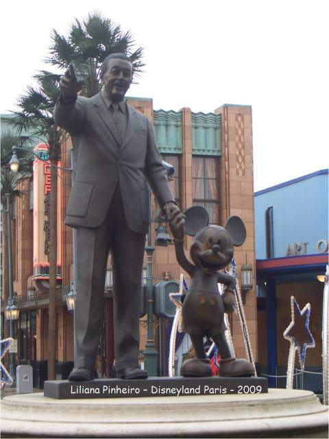 ai365.photobucket.com_albums_oo91_LilianaPinheiro_Disneyland_20Paris_202009_Disney200937.jpg