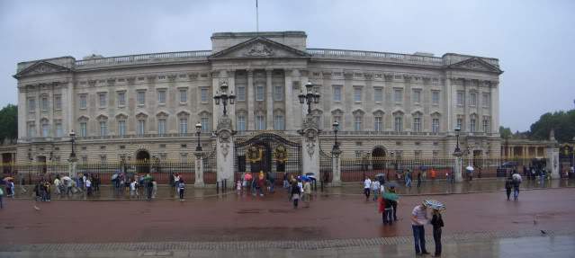 ai365.photobucket.com_albums_oo91_LilianaPinheiro_London_20City_20__202008_BuckinghamPalace.jpg