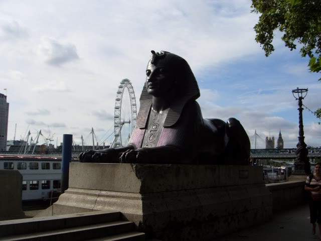 ai365.photobucket.com_albums_oo91_LilianaPinheiro_London_20City_20__202008_CIMG0012.jpg