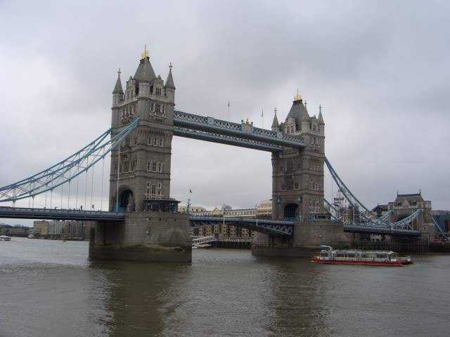 ai365.photobucket.com_albums_oo91_LilianaPinheiro_London_20City_20__202008_CIMG0040.jpg