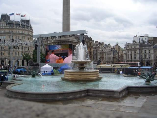 ai365.photobucket.com_albums_oo91_LilianaPinheiro_London_20City_20__202008_CIMG0051.jpg