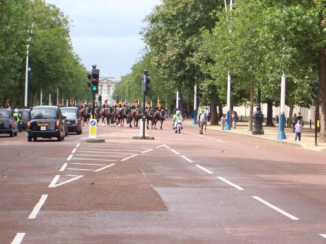 ai365.photobucket.com_albums_oo91_LilianaPinheiro_London_20City_20__202008_CIMG0061.jpg