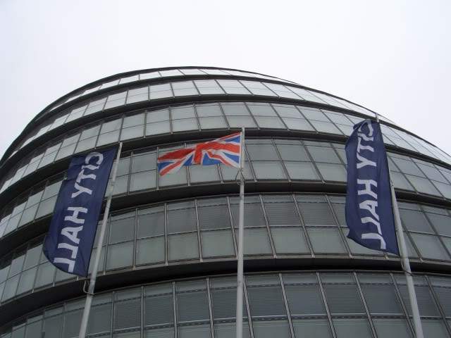 ai365.photobucket.com_albums_oo91_LilianaPinheiro_London_20City_20__202008_CIMG0076.jpg