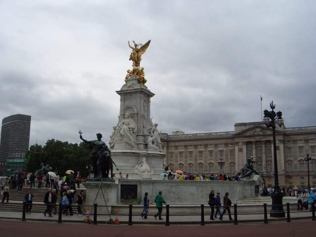 ai365.photobucket.com_albums_oo91_LilianaPinheiro_London_20City_20__202008_CIMG0080.jpg