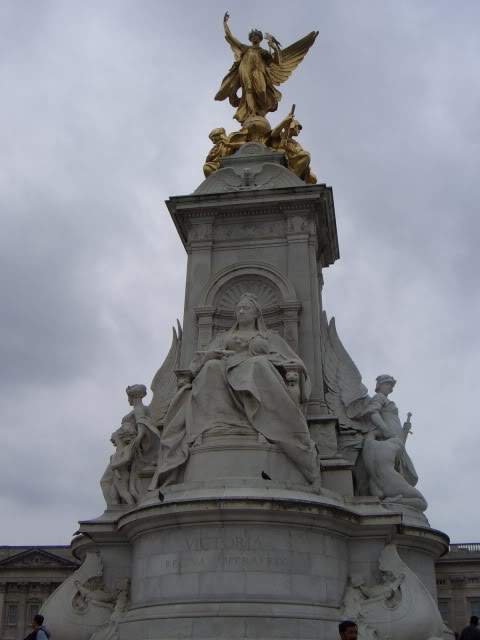 ai365.photobucket.com_albums_oo91_LilianaPinheiro_London_20City_20__202008_CIMG0103.jpg