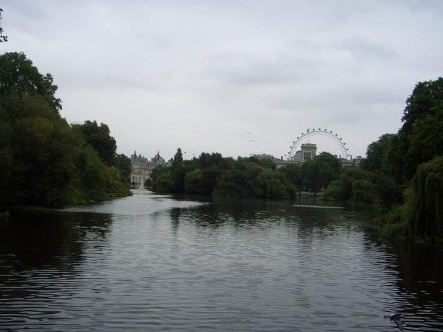ai365.photobucket.com_albums_oo91_LilianaPinheiro_London_20City_20__202008_CIMG0130.jpg
