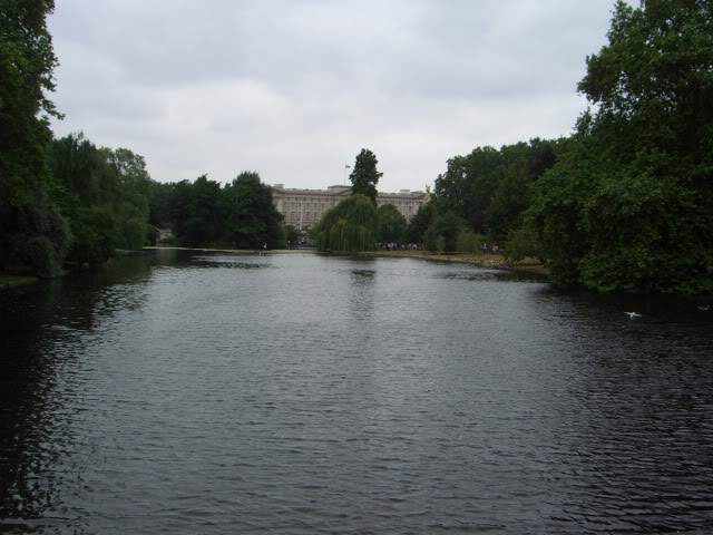 ai365.photobucket.com_albums_oo91_LilianaPinheiro_London_20City_20__202008_CIMG0132.jpg