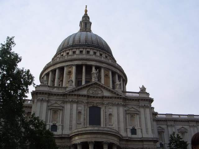 ai365.photobucket.com_albums_oo91_LilianaPinheiro_London_20City_20__202008_CIMG0135.jpg