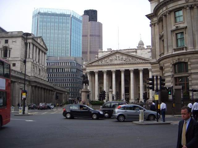 ai365.photobucket.com_albums_oo91_LilianaPinheiro_London_20City_20__202008_CIMG0164.jpg