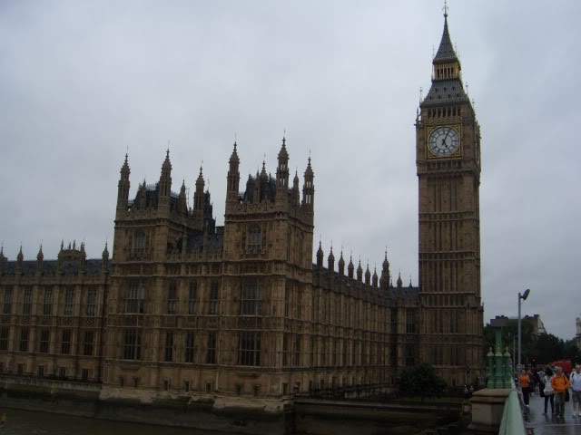 ai365.photobucket.com_albums_oo91_LilianaPinheiro_London_20City_20__202008_CIMG0230.jpg