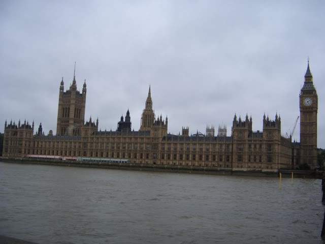 ai365.photobucket.com_albums_oo91_LilianaPinheiro_London_20City_20__202008_CIMG0236.jpg