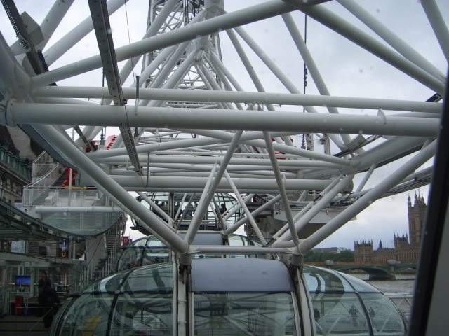 ai365.photobucket.com_albums_oo91_LilianaPinheiro_London_20City_20__202008_CIMG0266.jpg