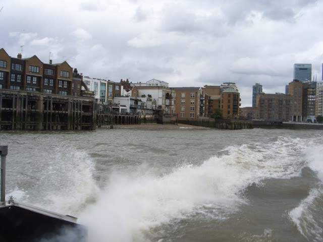 ai365.photobucket.com_albums_oo91_LilianaPinheiro_London_20City_20__202008_CIMG0291.jpg