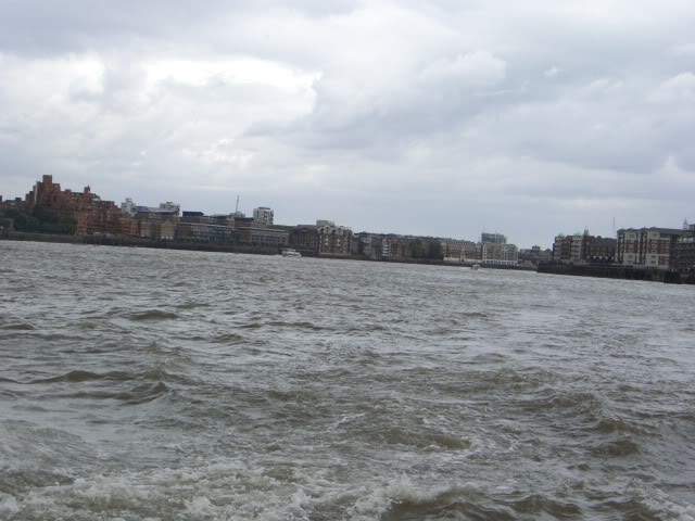 ai365.photobucket.com_albums_oo91_LilianaPinheiro_London_20City_20__202008_CIMG0293_1.jpg