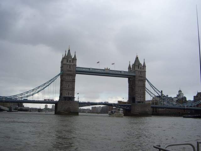 ai365.photobucket.com_albums_oo91_LilianaPinheiro_London_20City_20__202008_CIMG0300.jpg