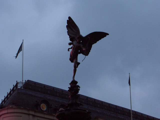 ai365.photobucket.com_albums_oo91_LilianaPinheiro_London_20City_20__202008_CIMG0336.jpg