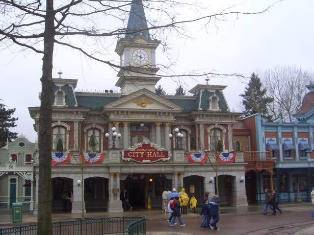 ai365.photobucket.com_albums_oo91_LilianaPinheiro_Paris_DisneyLand_20Paris_202008_CIMG0014.jpg