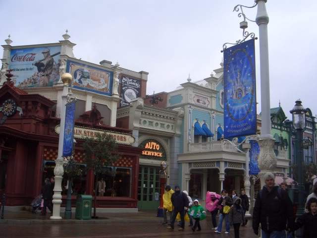 ai365.photobucket.com_albums_oo91_LilianaPinheiro_Paris_DisneyLand_20Paris_202008_CIMG0023.jpg