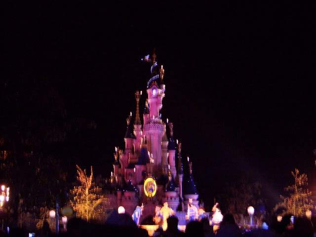 ai365.photobucket.com_albums_oo91_LilianaPinheiro_Paris_DisneyLand_20Paris_202008_CIMG0060.jpg