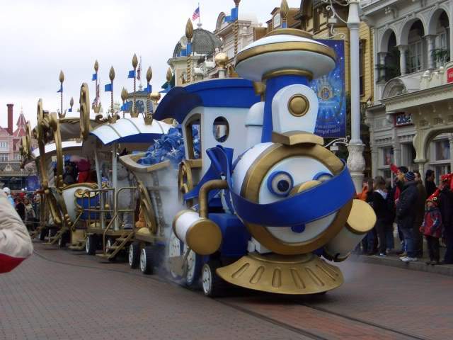 ai365.photobucket.com_albums_oo91_LilianaPinheiro_Paris_DisneyLand_20Paris_202008_CIMG0062.jpg
