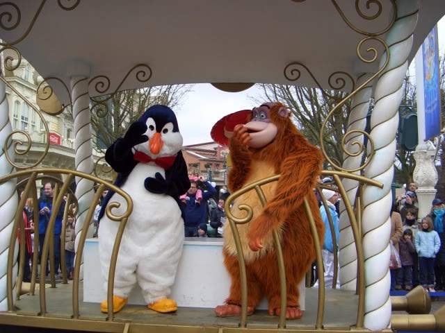 ai365.photobucket.com_albums_oo91_LilianaPinheiro_Paris_DisneyLand_20Paris_202008_CIMG0068.jpg