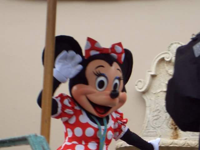ai365.photobucket.com_albums_oo91_LilianaPinheiro_Paris_DisneyLand_20Paris_202008_CIMG0071.jpg