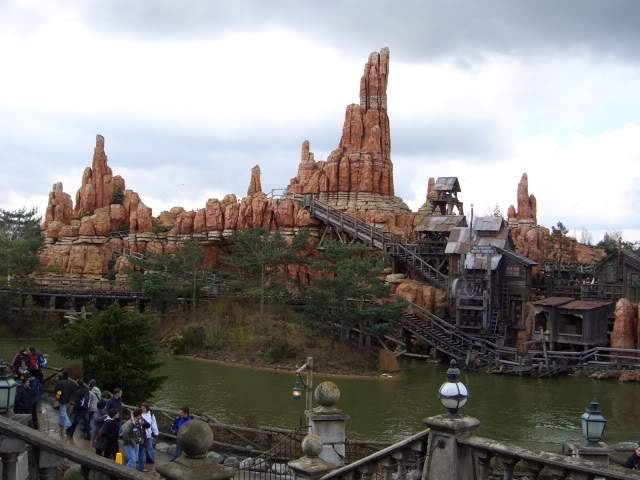 ai365.photobucket.com_albums_oo91_LilianaPinheiro_Paris_DisneyLand_20Paris_202008_CIMG0125.jpg
