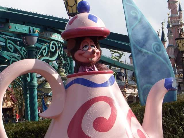 ai365.photobucket.com_albums_oo91_LilianaPinheiro_Paris_DisneyLand_20Paris_202008_CIMG0198.jpg