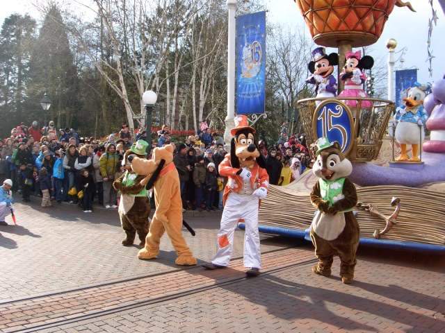 ai365.photobucket.com_albums_oo91_LilianaPinheiro_Paris_DisneyLand_20Paris_202008_CIMG0259.jpg
