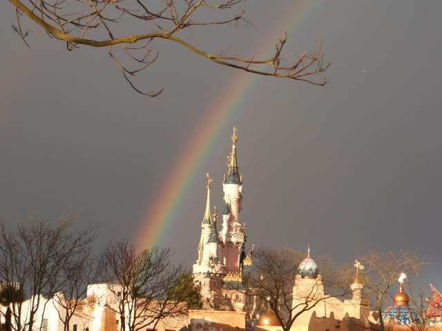 ai365.photobucket.com_albums_oo91_LilianaPinheiro_Paris_DisneyLand_20Paris_202008_CIMG0371.jpg