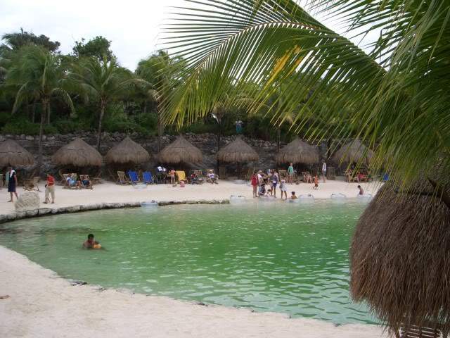 ai365.photobucket.com_albums_oo91_LilianaPinheiro_Xcaret_CIMG0302.jpg