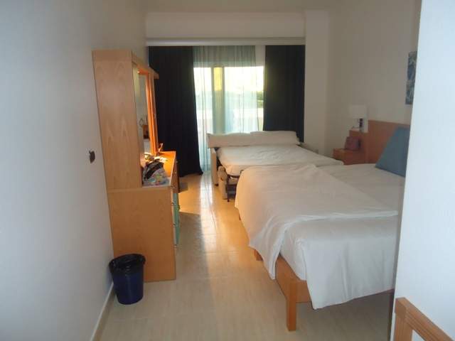 ai39.servimg.com_u_f39_12_64_94_73_quarto10.jpg