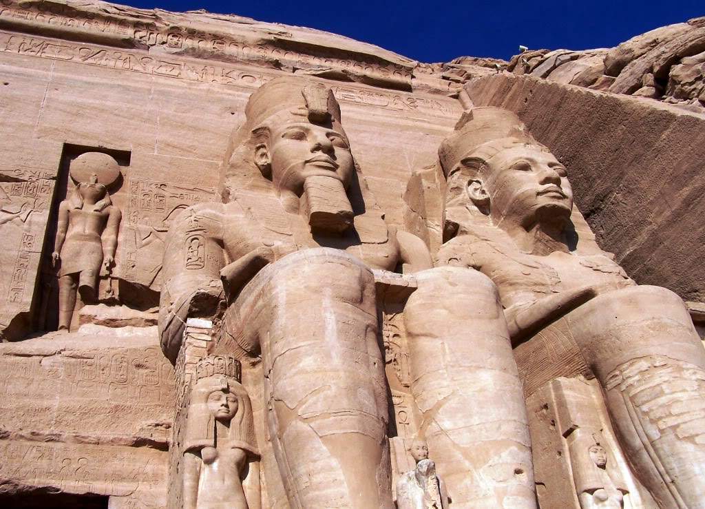 ai442.photobucket.com_albums_qq148_Skanck_photos_Egipto_20Magico_202008_Abu_Simbel.jpg