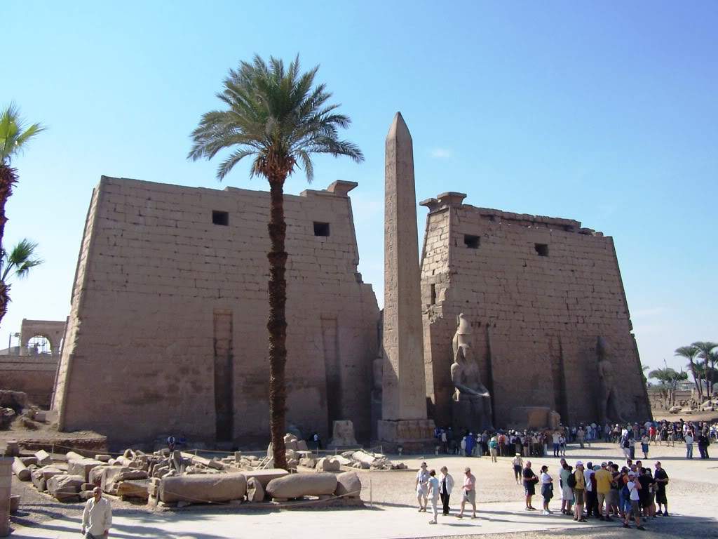 ai442.photobucket.com_albums_qq148_Skanck_photos_Egipto_20Magico_202008_Templo_de_Luxor_I.jpg