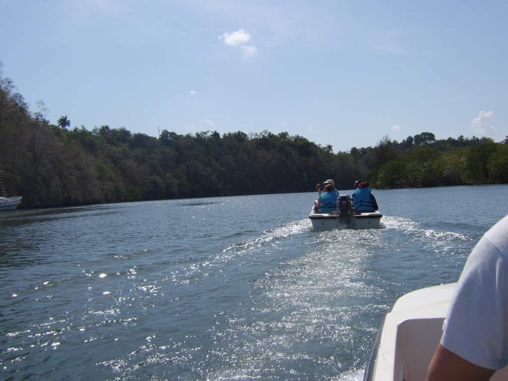 ai570.photobucket.com_albums_ss141_raqcout_cuba04_09096.jpg