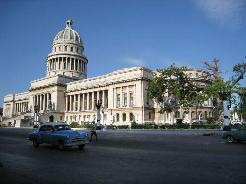 ai570.photobucket.com_albums_ss145_zibbleme_Cuba_Capitolio_Cuba.jpg