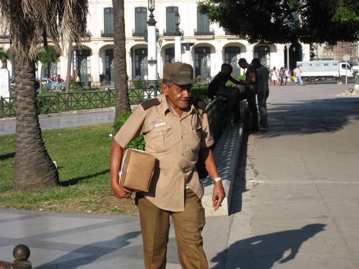 ai570.photobucket.com_albums_ss145_zibbleme_Cuba_IMG_0288.jpg