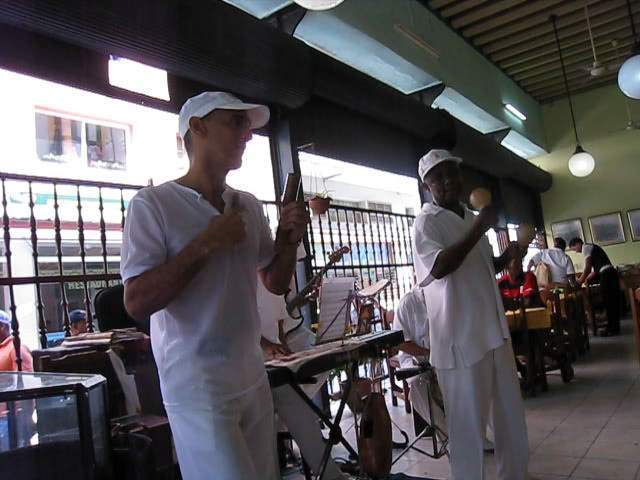 ai570.photobucket.com_albums_ss145_zibbleme_Cuba_MVI_0354.jpg