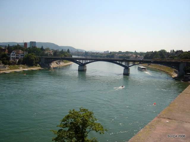 ai609.photobucket.com_albums_tt175_tininha05_Suissa2006524.jpg