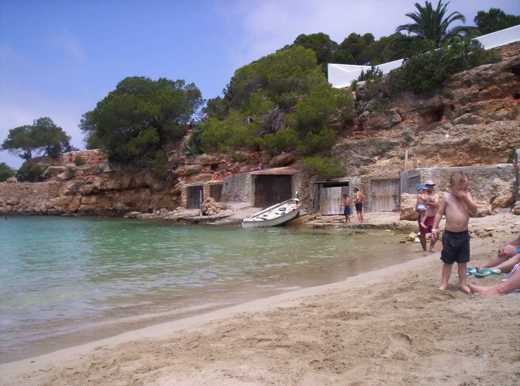 ai620.photobucket.com_albums_tt287_malibugirl__Ibiza041.jpg