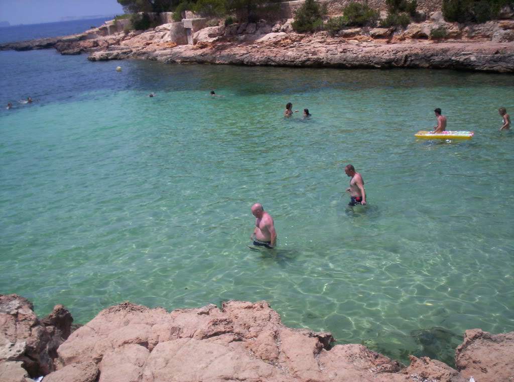 ai620.photobucket.com_albums_tt287_malibugirl__Ibiza053.jpg