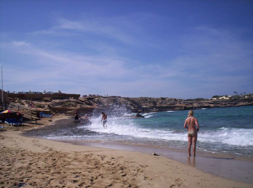 ai620.photobucket.com_albums_tt287_malibugirl__Ibiza085.jpg