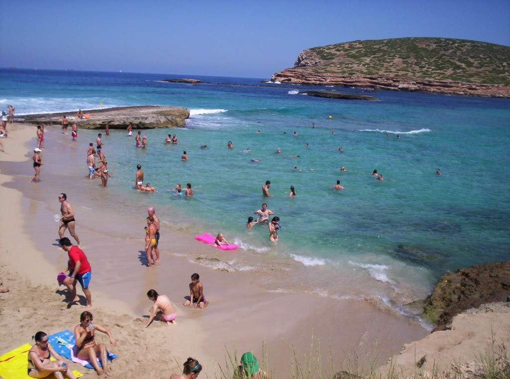 ai620.photobucket.com_albums_tt287_malibugirl__Ibiza094.jpg