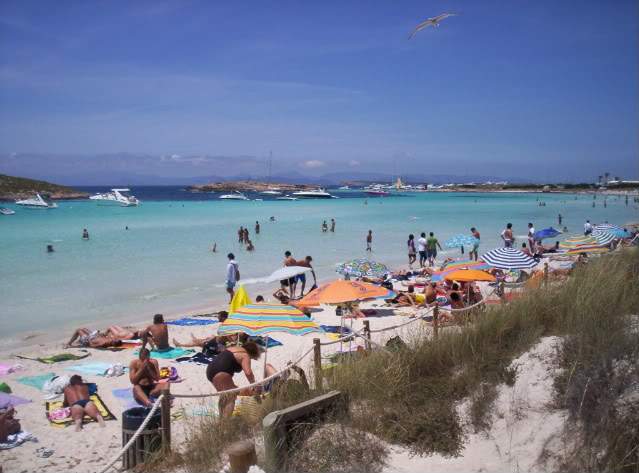 ai620.photobucket.com_albums_tt287_malibugirl__Ibiza365.jpg