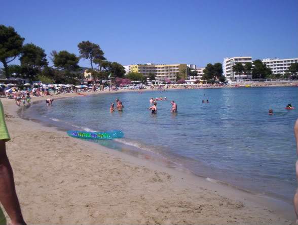 ai620.photobucket.com_albums_tt287_malibugirl__Ibiza474.jpg